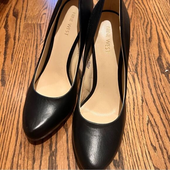 Nine West Rocha black leather almond toe slip on platform heels size 7.5 pumps - Picture 3 of 16